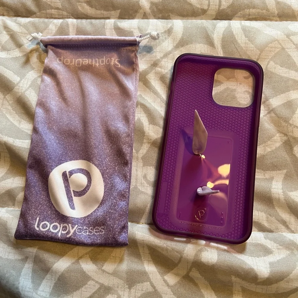 Loopy case pearl iridescent